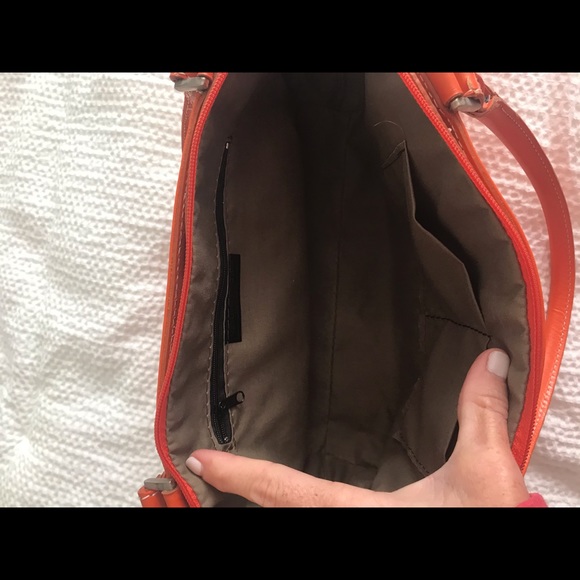 NWOT Italian leather handbag. - Picture 4 of 6